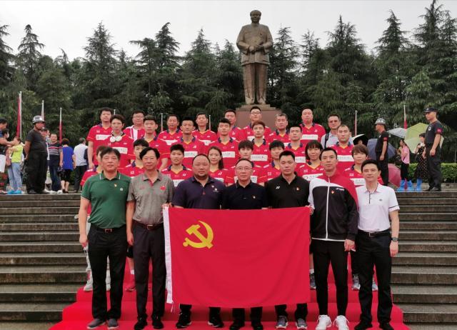 开云体育-国羽众将士瞻仰伟大领袖风范 筑牢奥运备战精神