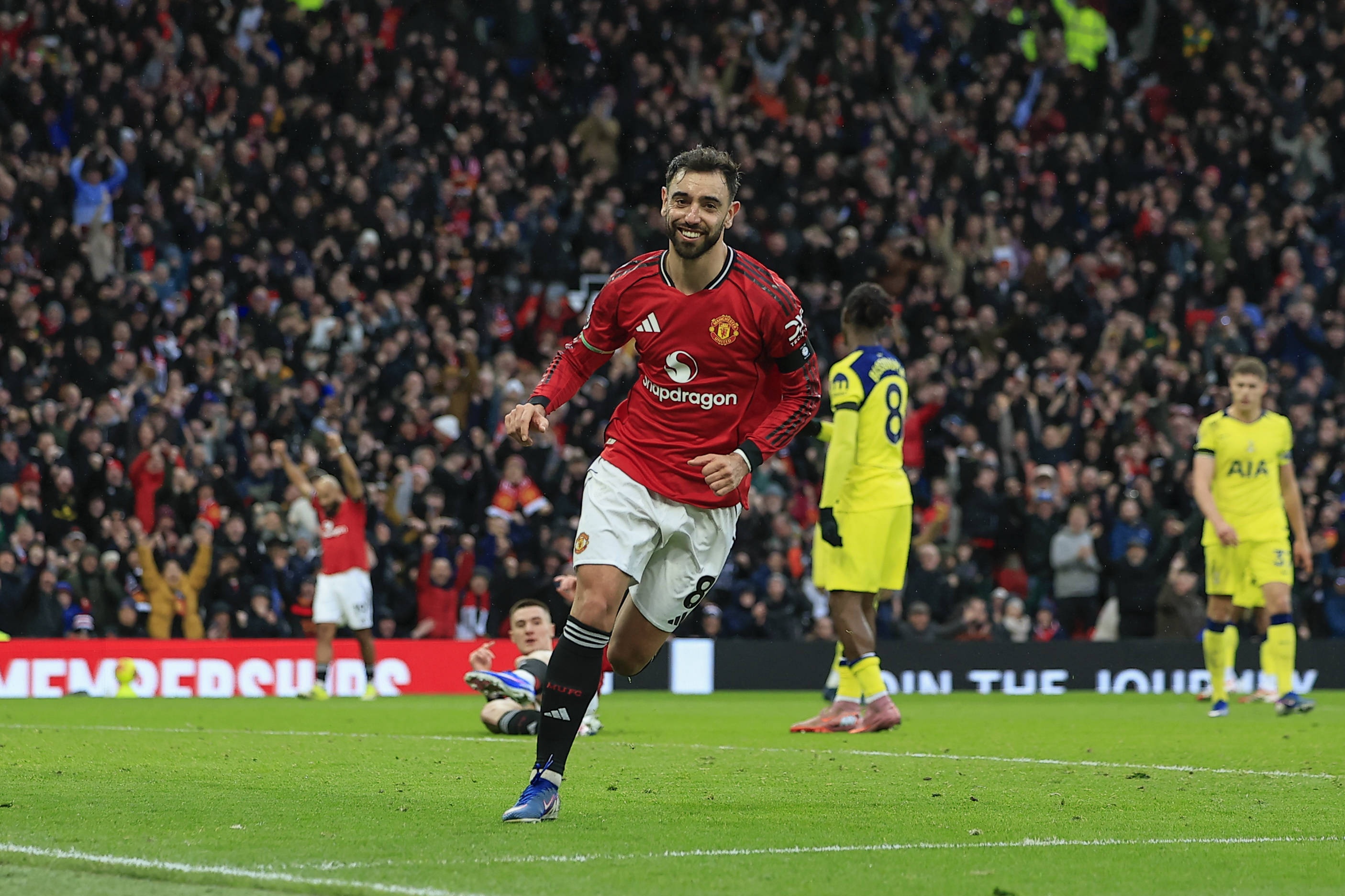 开云体育-评论员：B费总能锁定他的队友，并选择最合适的方式将球传给他们