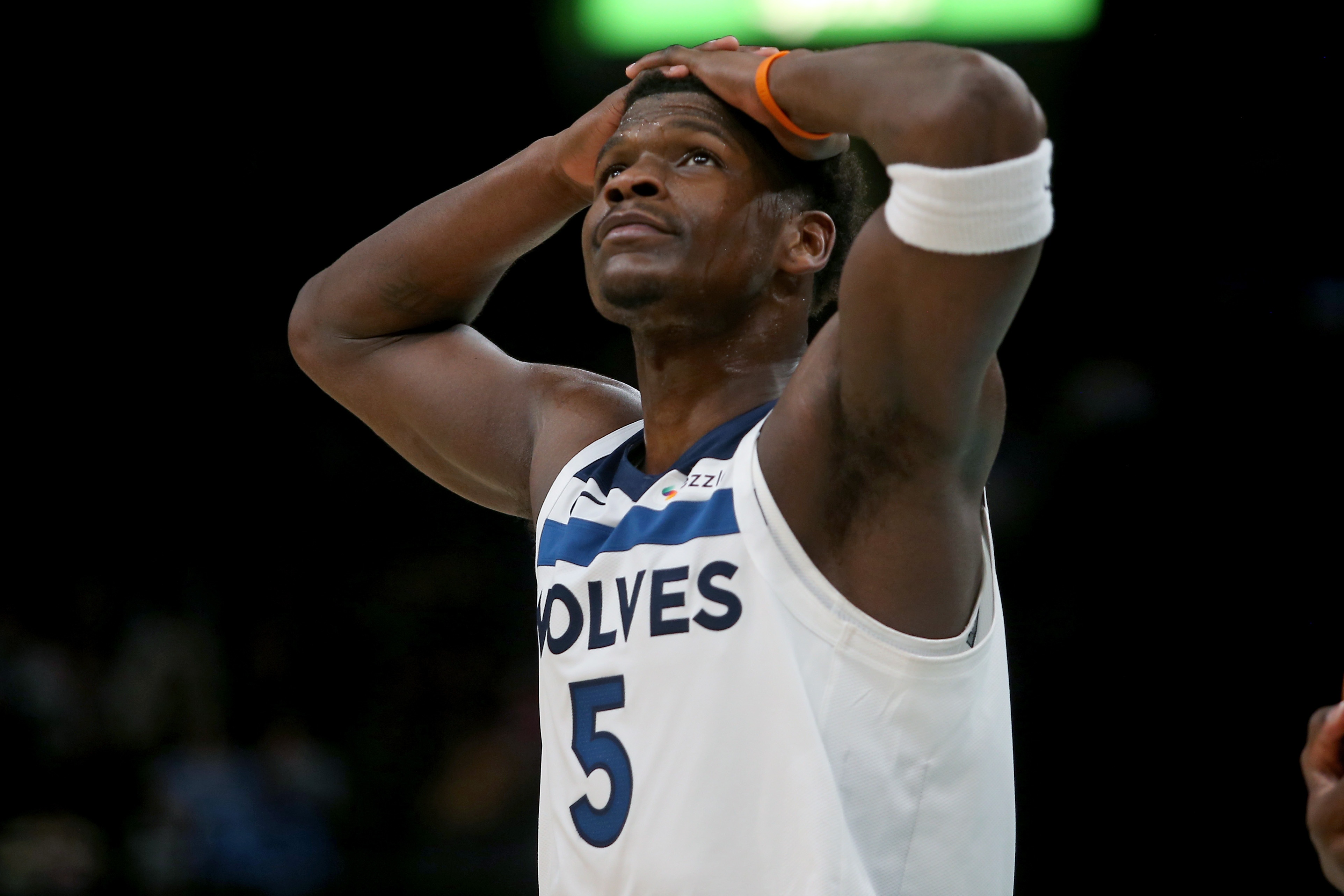 开云-毫无状态！爱德华兹15中3&amp;三分球7中0仅拿8分2板3助2断1帽